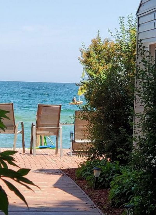 White Stone Pointe Cabins (White Stone Cabin and Motel) - Web Listing (newer photo)